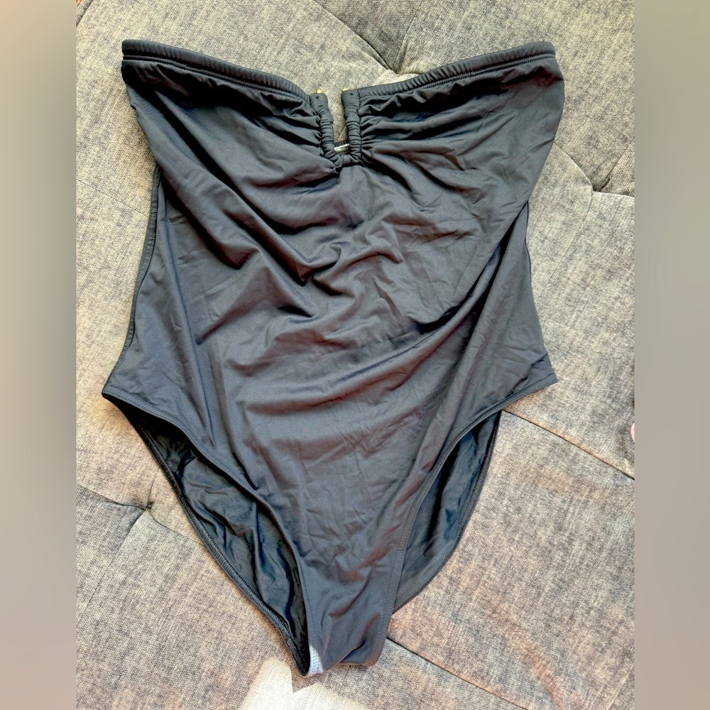 Vineyard Vines Size L strapless bathing suit with gold metal accents